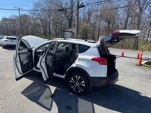 Used 2015 Toyota RAV4 Limited image 8