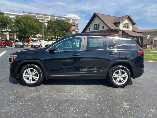 Used 2022 GMC Terrain SLE w/ Driver Convenience Package FWD image 4