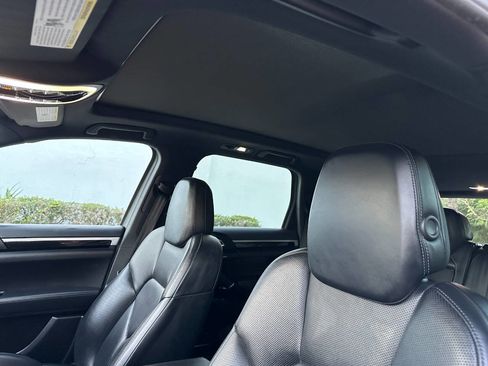 Used 2016 Porsche Cayenne image 14