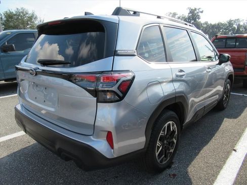 Used 2025 Subaru Forester Premium image 4