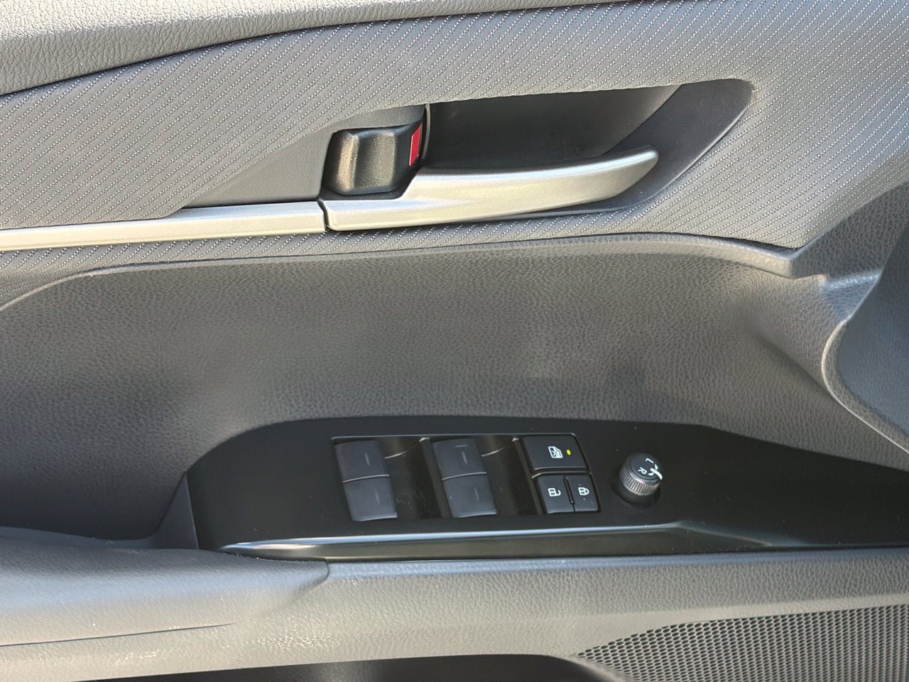 Used 2026 Toyota Camry SE w/ Convenience Package FWD image 6