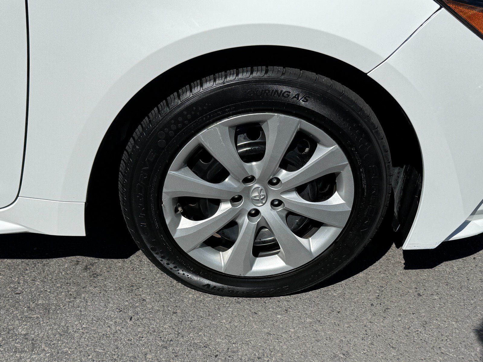 Used 2025 Toyota Corolla LE FWD image 12