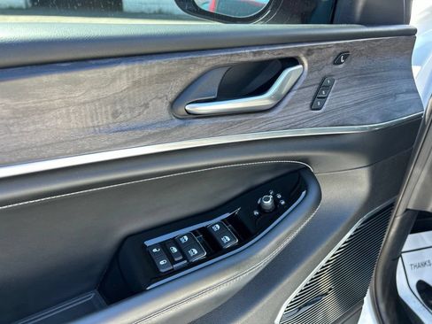 Used 2022 Jeep Grand Cherokee Overland w/ Adv Protech Group III AWD/4WD image 32