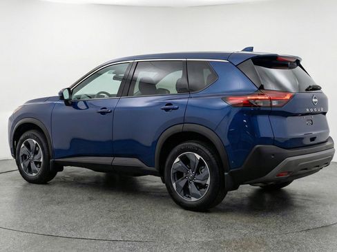 Used 2025 Nissan Rogue SV AWD/4WD image 6