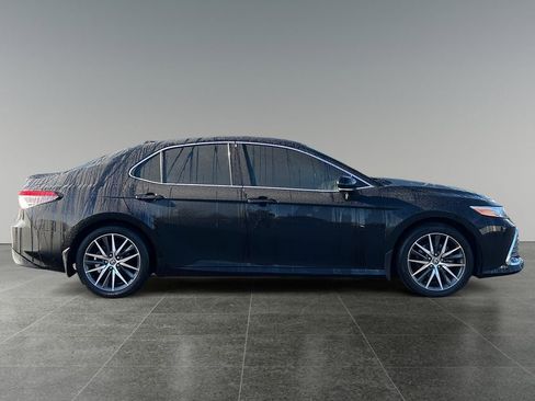 Used 2022 Toyota Camry Hybrid image 8