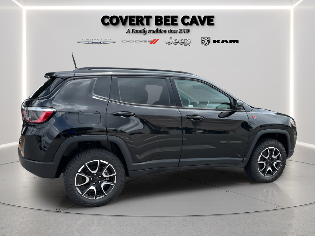New 2026 Jeep Compass Trailhawk w/ Sun, Sound & Navigation Group AWD/4WD image 10