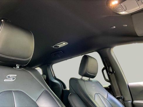 Used 2023 Chrysler Pacifica Touring-L w/ S Appearance Package FWD image 23