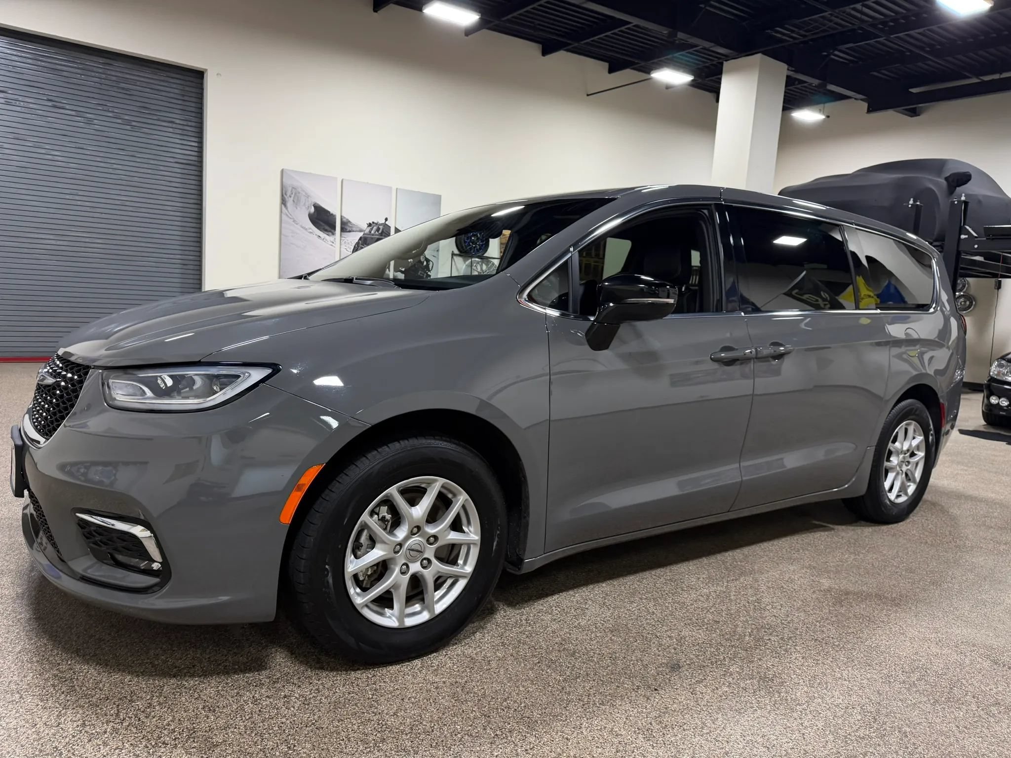 Used 2025 Chrysler Pacifica Select FWD image 10