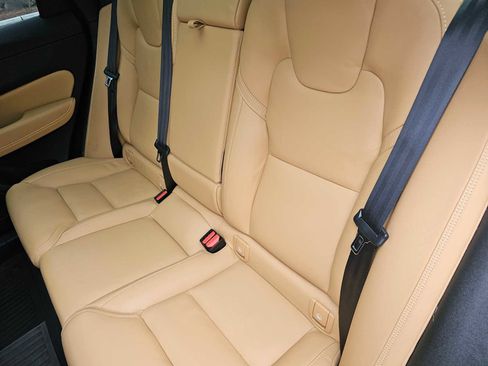 Used 2024 Volvo XC60 B5 Ultimate w/ Protection Package Premier image 17