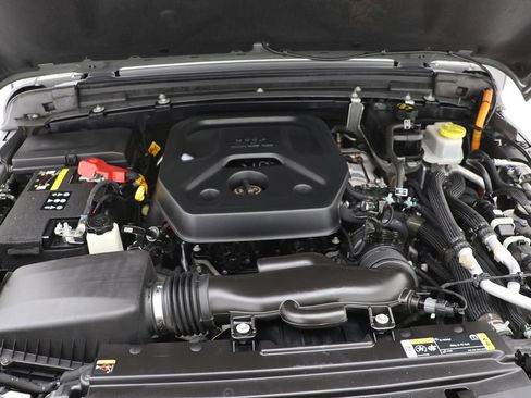 Used 2023 Jeep Wrangler Unlimited w/ Sun & Screen Package image 29