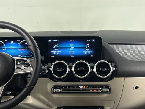 Certified 2023 Mercedes-Benz GLA 250 image 17