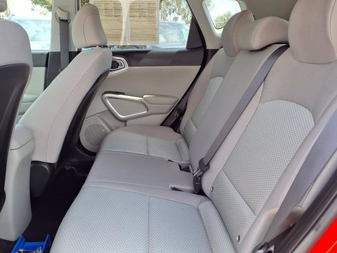 Certified 2025 Kia Soul LX w/ LX Technology Package FWD image 8