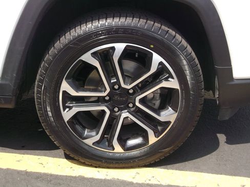 Used 2022 Jeep Compass Limited image 4