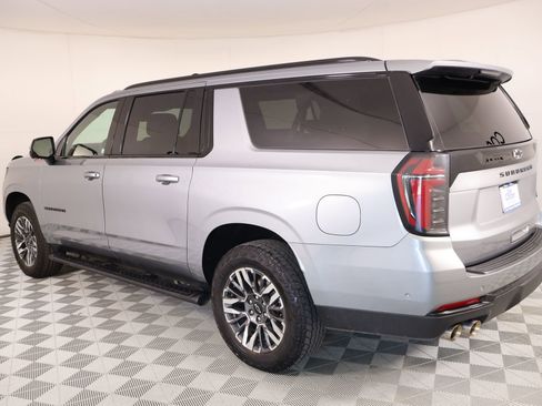 Used 2025 Chevrolet Suburban Z71 AWD/4WD image 23