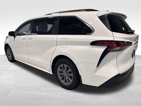 Used 2022 Toyota Sienna LE FWD image 44
