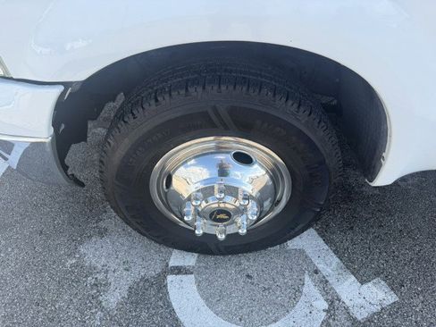 Used 2006 Ford F350 XL image 15