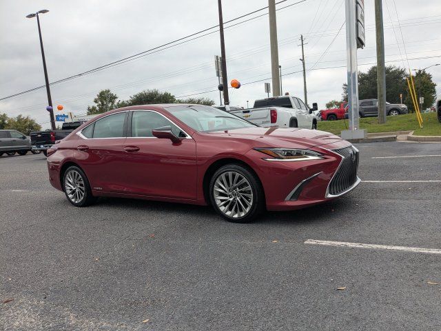 Used 2021 Lexus ES 300h Ultra Luxury w/ Accessory Package 2 FWD image 3