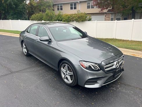Used 2017 Mercedes-Benz E 300 4MATIC image 4