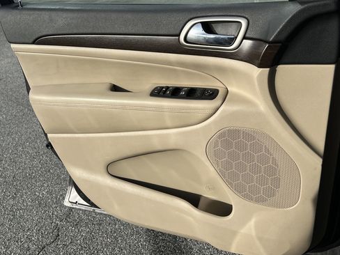 Used 2014 Jeep Grand Cherokee Laredo w/ Quick Order Package 23E image 16