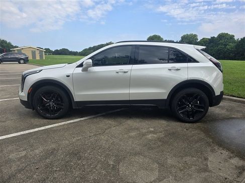 Used 2021 Cadillac XT4 Sport w/ Cold Weather Package FWD image 3
