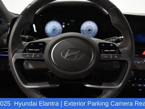 Used 2025 Hyundai Elantra SEL FWD image 14