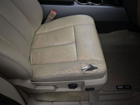 Used 2012 Ford Expedition XLT image 32