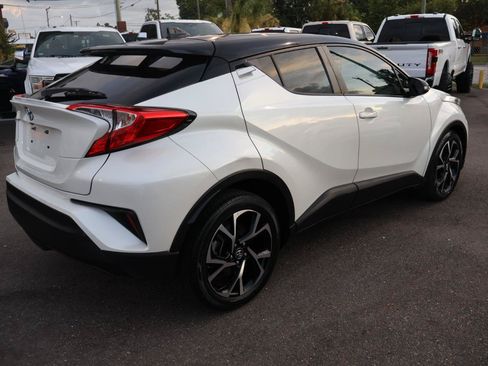Used 2019 Toyota C-HR XLE FWD image 5