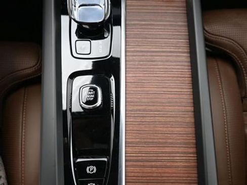 Used 2023 Volvo XC60 B5 Ultimate image 10