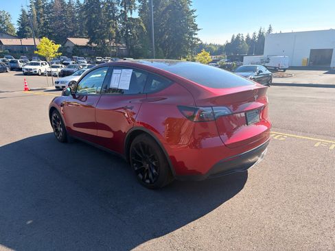 Used 2024 Tesla Model Y Long Range AWD/4WD image 3