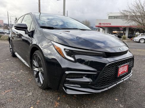 Used 2023 Toyota Corolla SE image 2