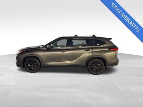 Used 2021 Toyota Highlander XLE image 4
