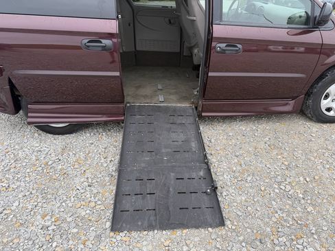 Used 2003 Dodge Grand Caravan SE FWD image 24