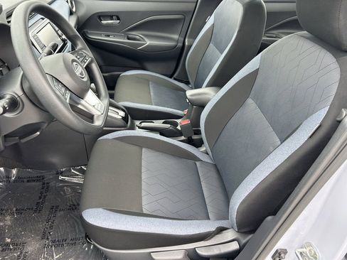 Used 2025 Nissan Versa SV w/ Trunk Package image 21