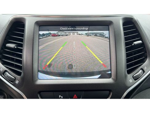 Used 2020 Jeep Cherokee Trailhawk w/ Cold Weather Group AWD/4WD image 19