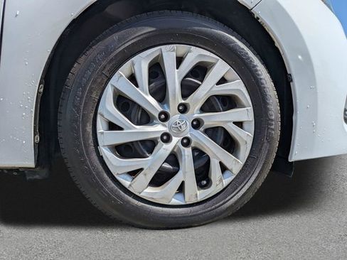 Used 2018 Toyota Corolla LE FWD image 11