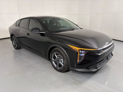 New 2026 Kia K4 FWD image 2