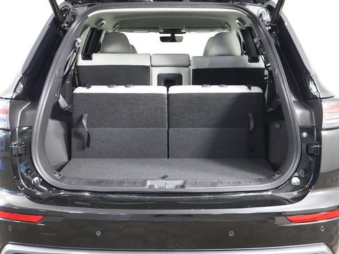 New 2025 Mitsubishi Outlander SE image 21