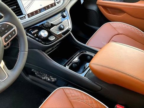 New 2026 Chrysler Pacifica Pinnacle image 7