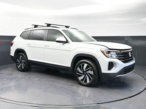 Used 2024 Volkswagen Atlas SE FWD image 3