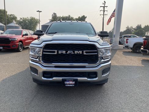 Used 2022 RAM 3500 Tradesman w/ Chrome Appearance Group AWD/4WD image 9