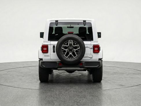 Used 2025 Jeep Wrangler Sahara image 6