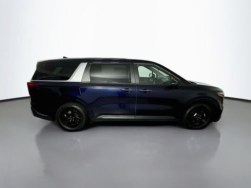 Used 2025 Kia Carnival FWD image 8