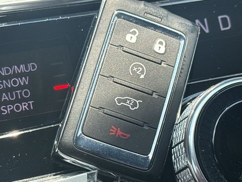 Used 2025 Jeep Grand Cherokee Limited AWD/4WD image 37