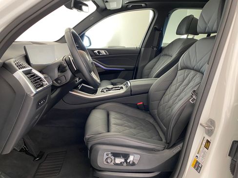 Used 2025 BMW X5 xDrive50e w/ Climate Comfort Package image 4