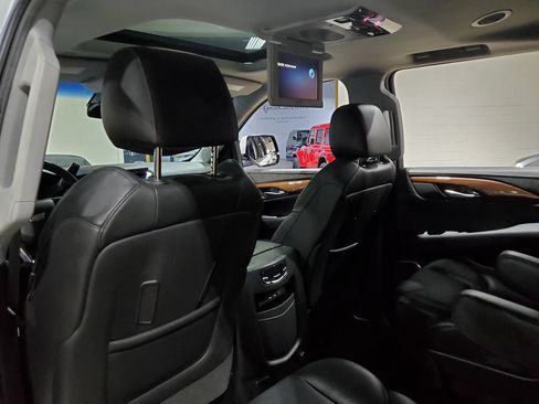 Used 2017 Cadillac Escalade Premium Luxury AWD/4WD image 26