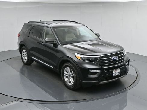 Used 2024 Ford Explorer XLT w/ Equipment Group 202A RWD image 43
