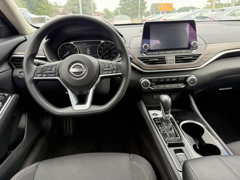 Used 2023 Nissan Altima 2.5 SV AWD/4WD image 10