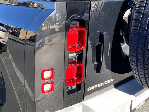 Used 2024 Land Rover Defender 110 S image 27