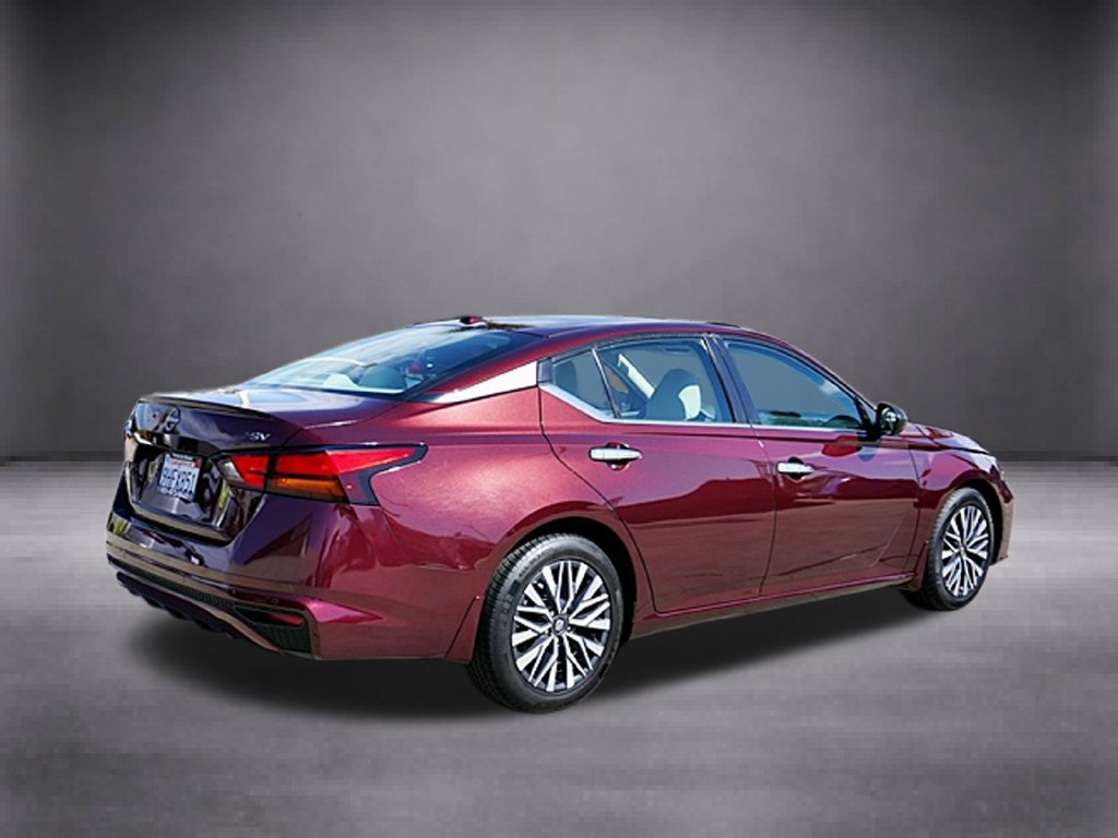 Used 2024 Nissan Altima 2.5 SV FWD image 4