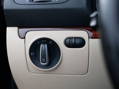 Used 2012 Volkswagen Eos Executive image 46